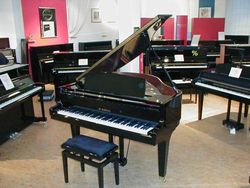 PIANOFORTE A CODA “KAWAI GM-10 K “- CODINO-OFFERTA!!!